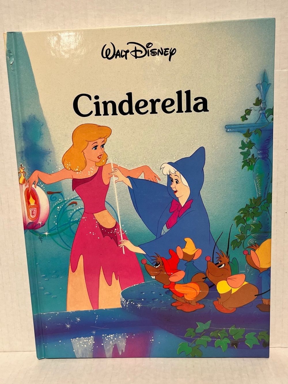 Vintage Hardcover edition of Walt Disney's Cinderella, Disney Classic Series.